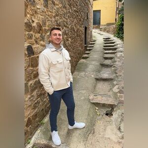 Meet your Posher, Derek